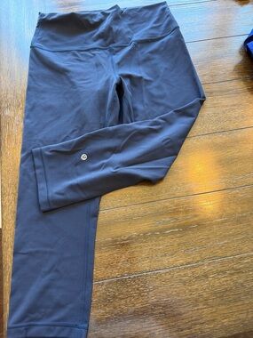 lululemon athletica Navy High-Rise Capri Leggings- Wunder Train 23”